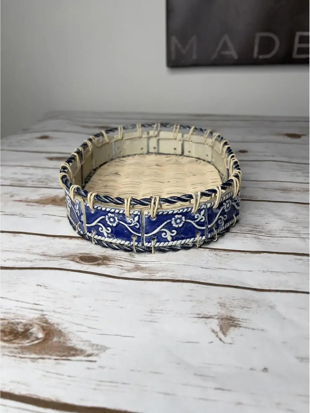 VTG‎ Oval Wicker Tray w/Ceramic Tiles Rustic Mediterranean w/Blue Floral Motif